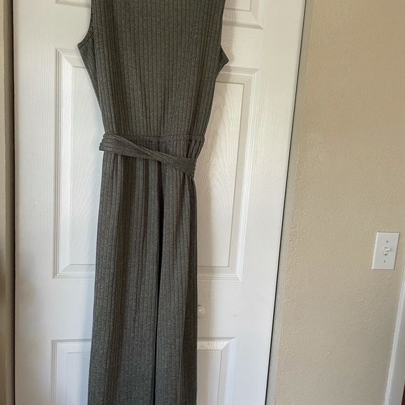 High Quality Jumpsuit - Picture 6 of 7